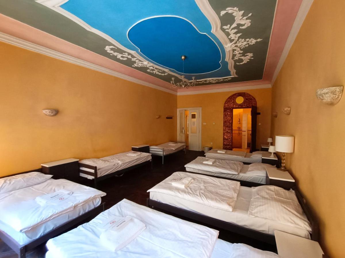 Charles Bridge Hostel & Apartments Прага Экстерьер фото