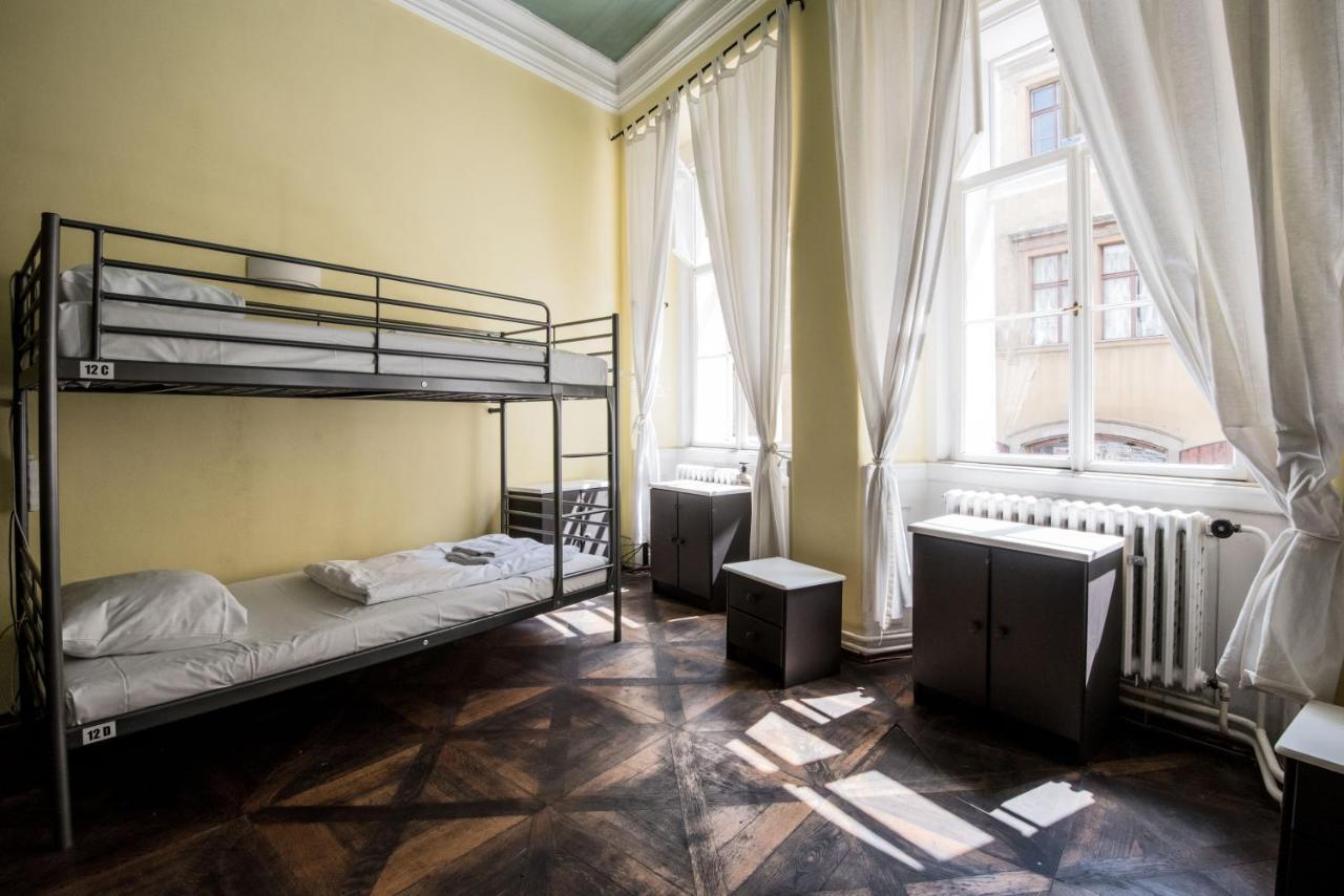 Charles Bridge Hostel & Apartments Прага Экстерьер фото