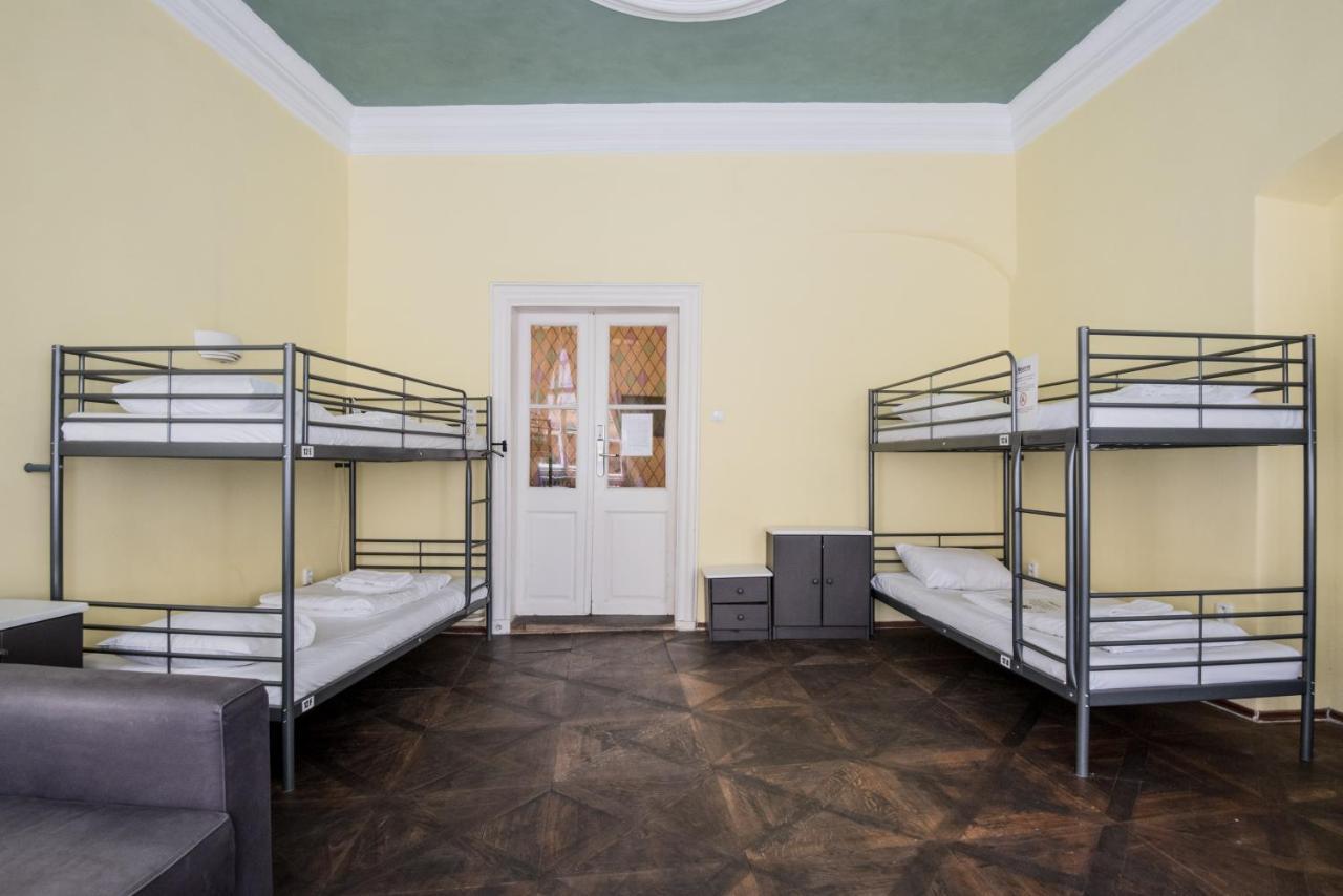 Charles Bridge Hostel & Apartments Прага Экстерьер фото