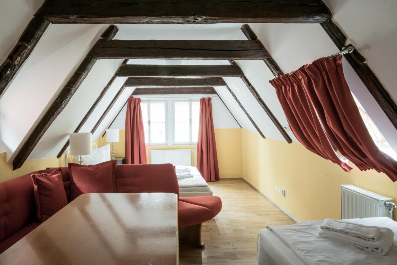 Charles Bridge Hostel & Apartments Прага Экстерьер фото