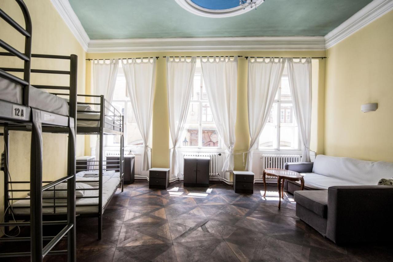 Charles Bridge Hostel & Apartments Прага Экстерьер фото