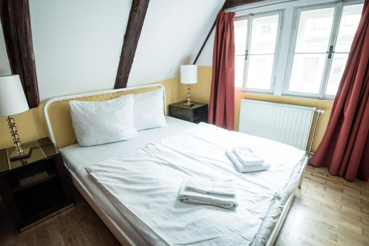 Charles Bridge Hostel & Apartments Прага Экстерьер фото