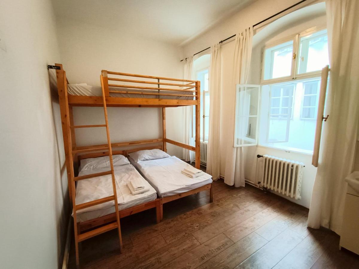 Charles Bridge Hostel & Apartments Прага Экстерьер фото