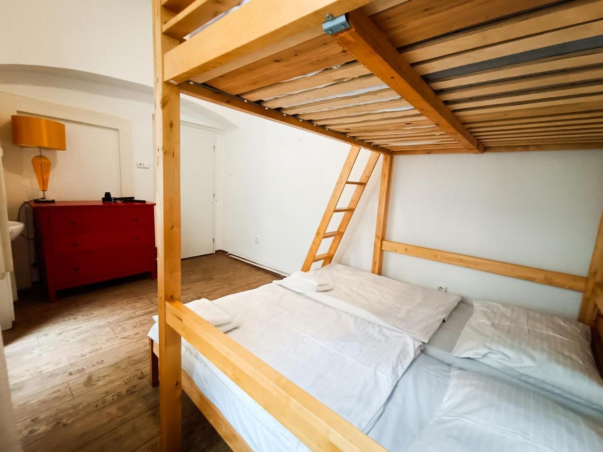 Charles Bridge Hostel & Apartments Прага Экстерьер фото