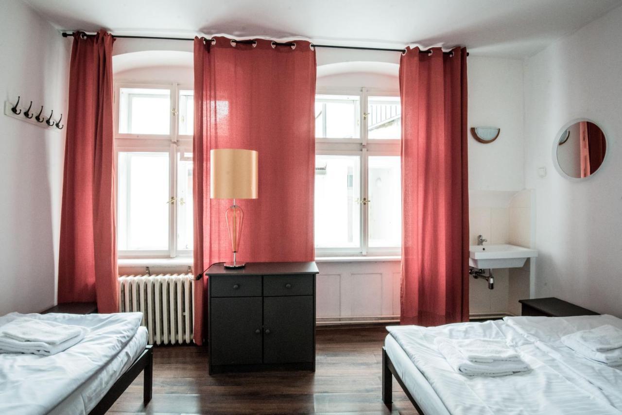 Charles Bridge Hostel & Apartments Прага Экстерьер фото