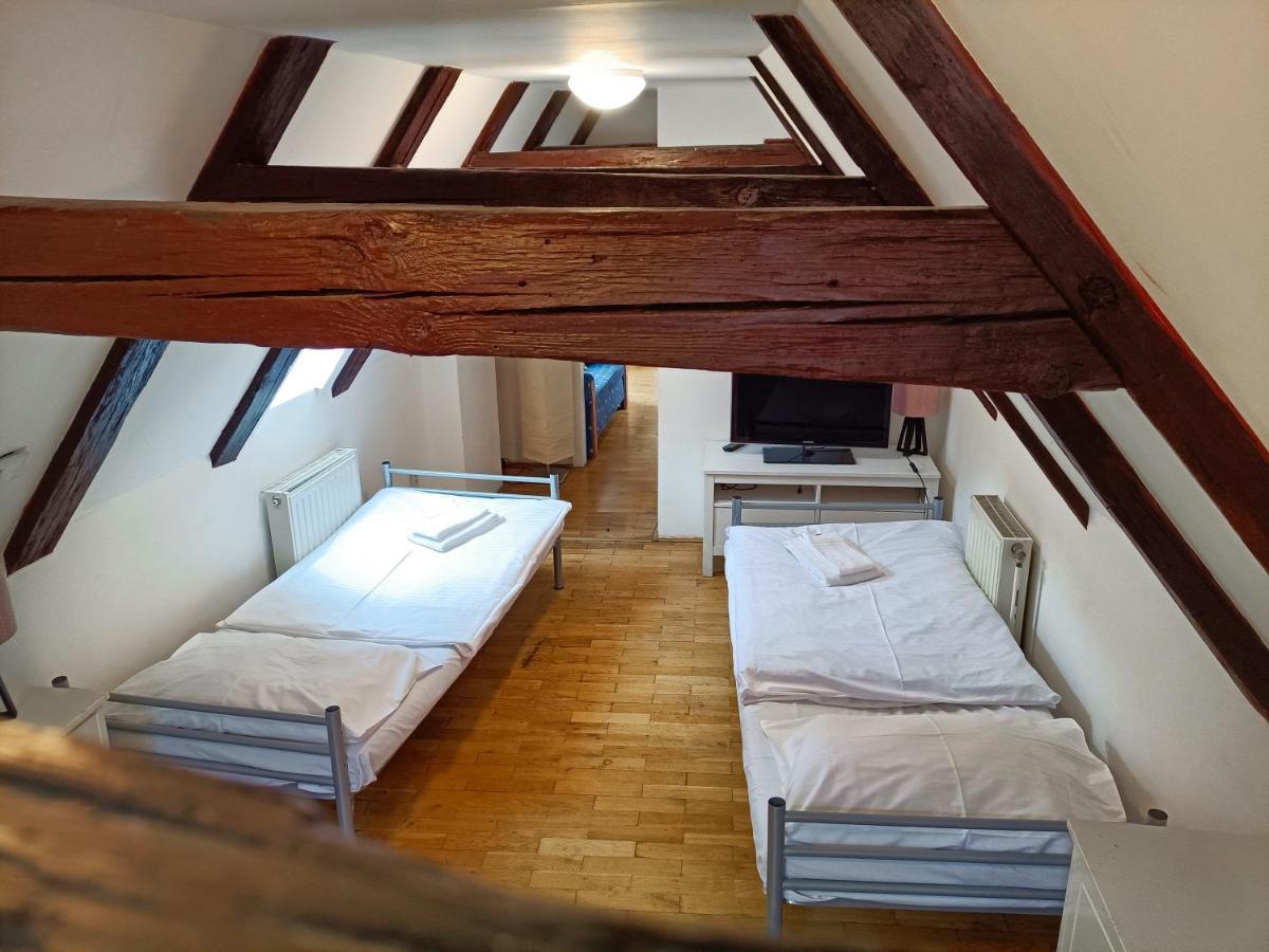 Charles Bridge Hostel & Apartments Прага Экстерьер фото